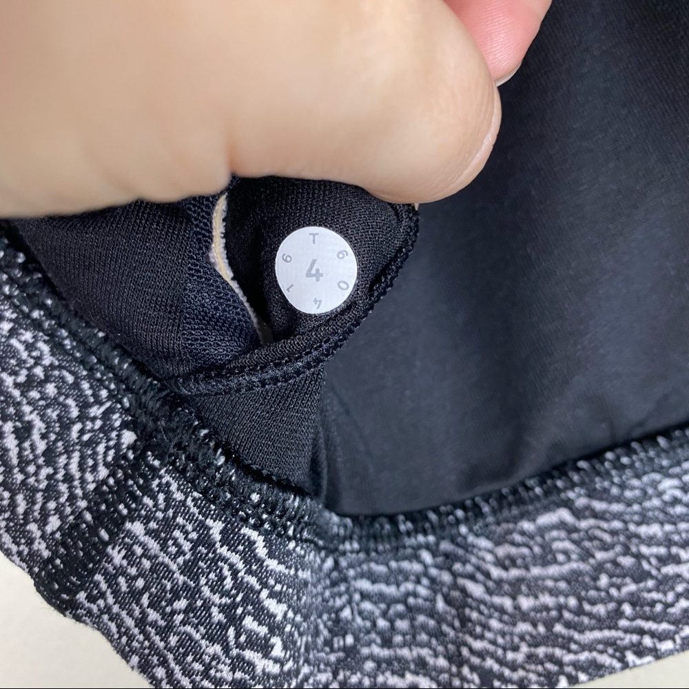 Lululemon Energy Bra Power Luxtreme Ripple Jacquard Black White - Picture 8 of 8